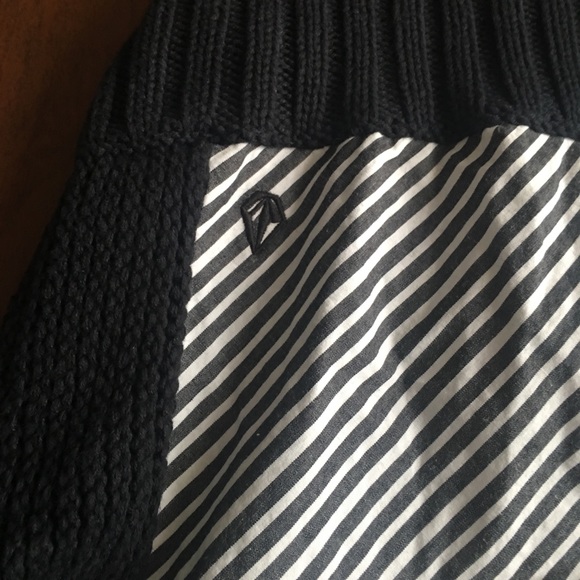 short sleeve turtleneck sweater with fabric back - Picture 4 of 5